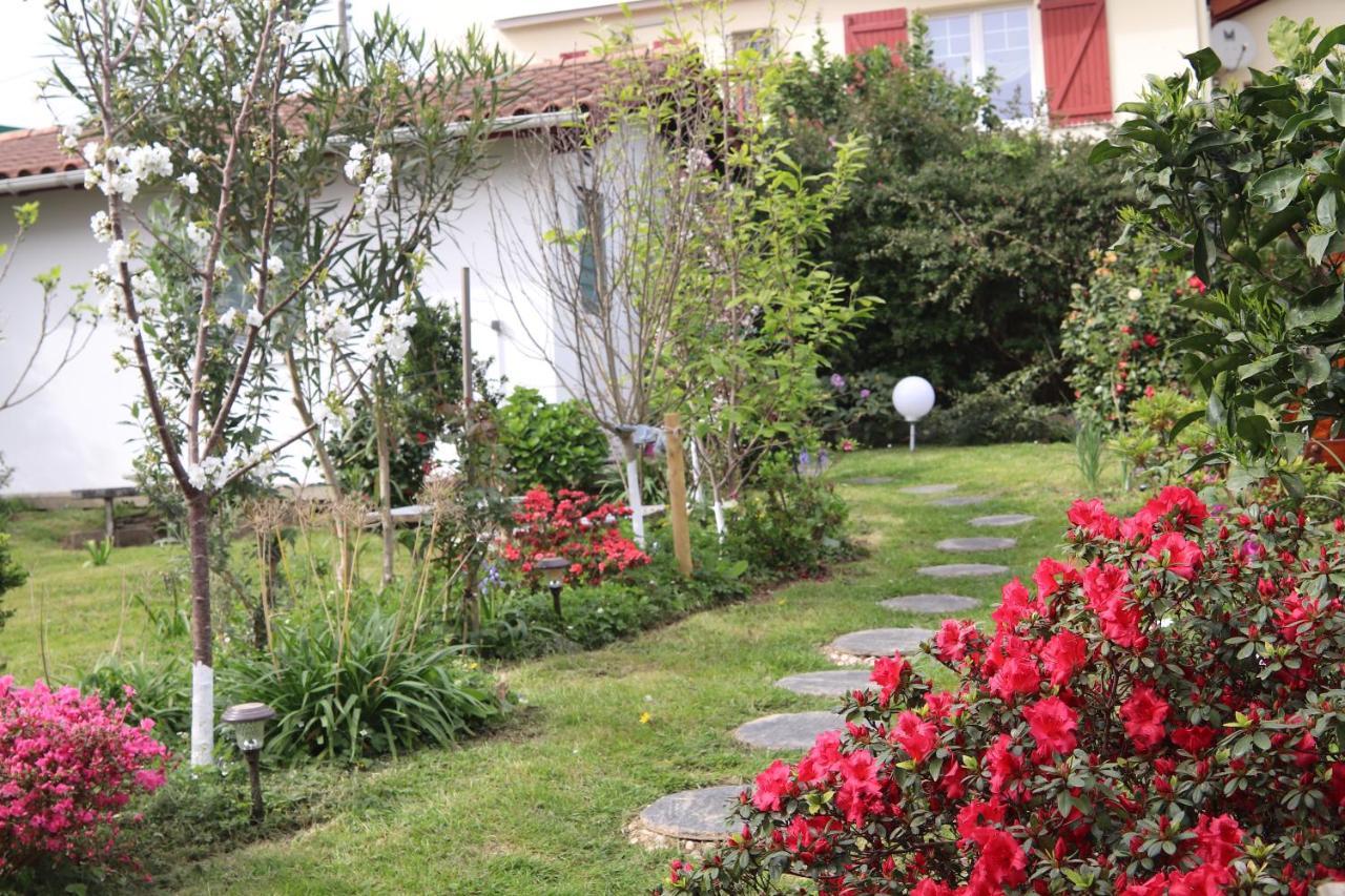Chambres d'hôtes HOR DAGO près de la gare avec 2 vélos Hendaye Esterno foto
